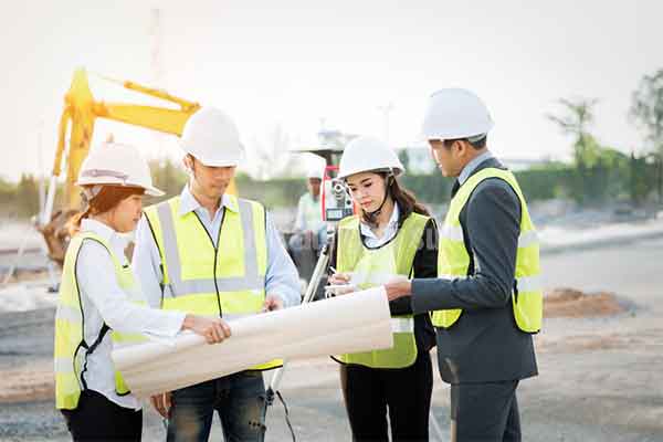 Kỹ sư xây dựng được săn đón trong các dự án lớn